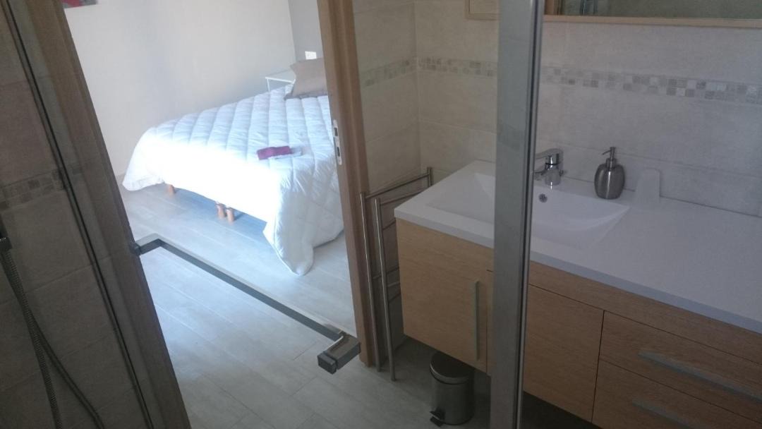 Photo of Bathroom in Caromb