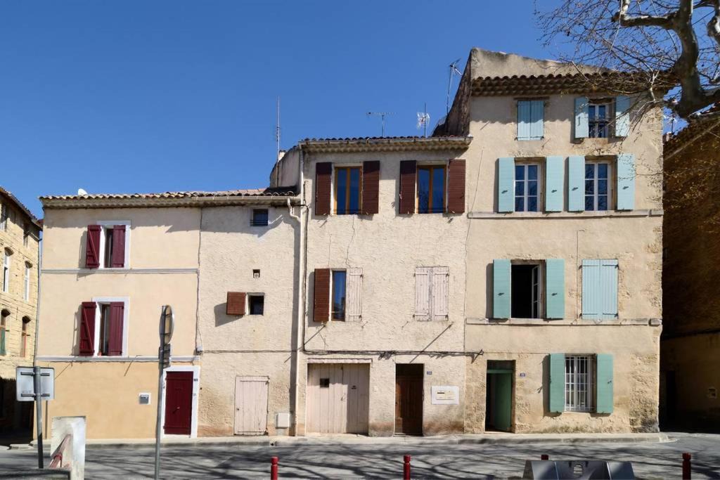 Photo of Buildings in Pertuis