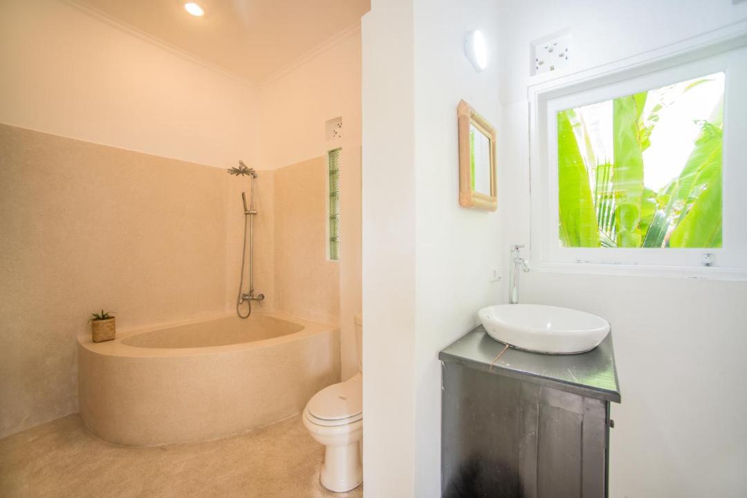 Photo of Bathroom in Petitenget