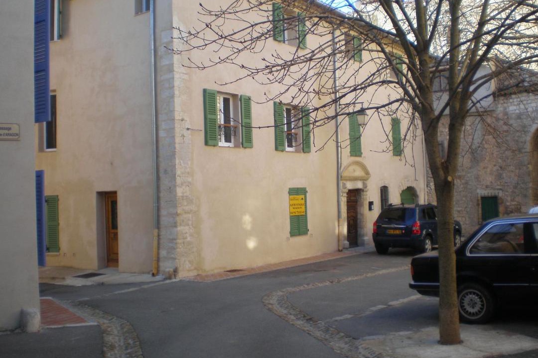 Photo of Buildings in Quinson