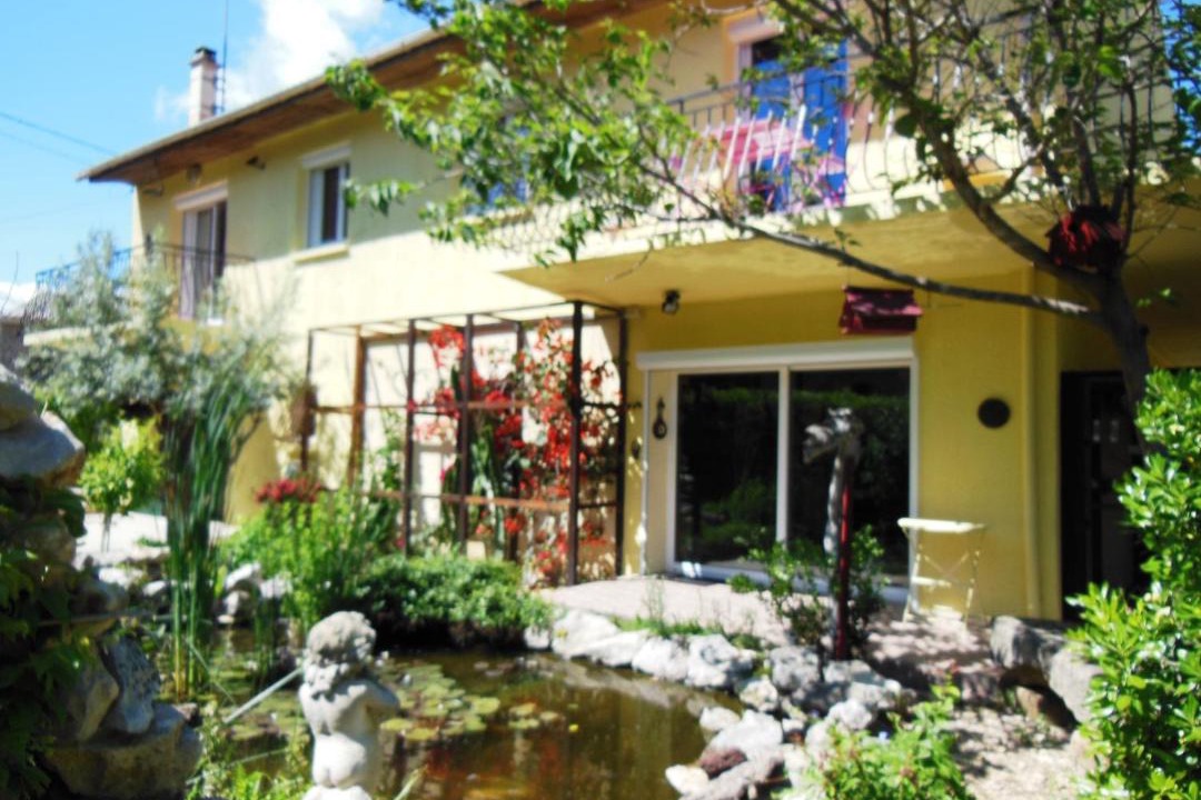 Photo of Buildings in Ledenon