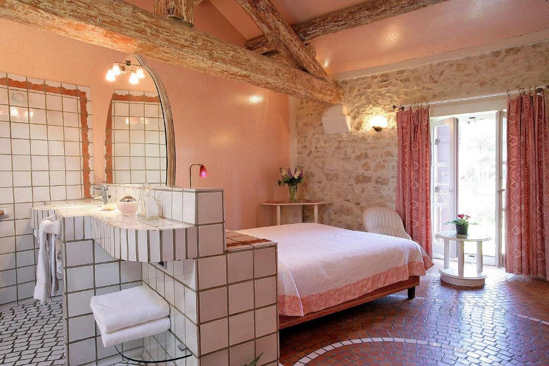 Photo of Bedroom in Noves
