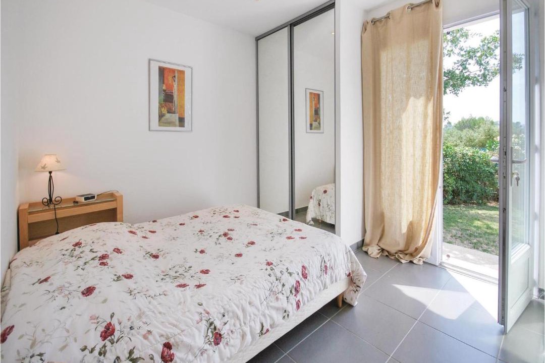 Photo of Bedroom in Tourves