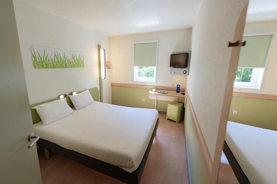 Photo of Bedroom in Orange