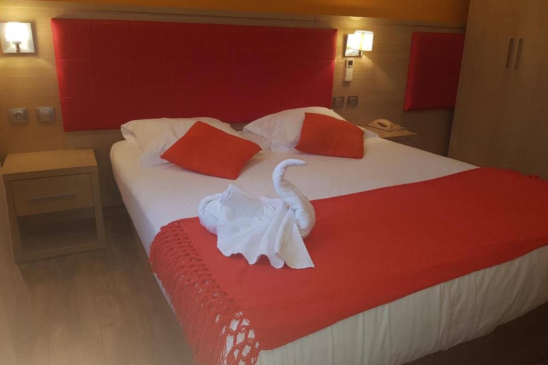 Photo of Bedroom in La Tour-d'Aigues