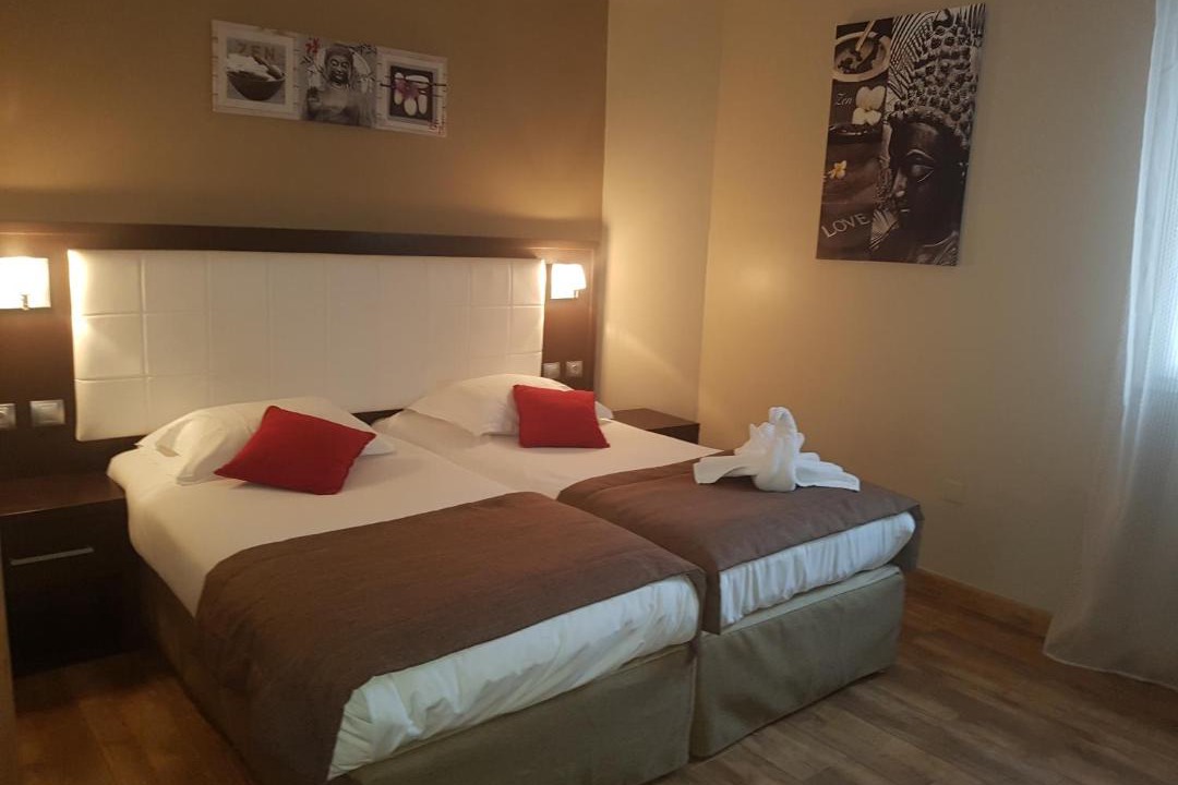 Photo of Bedroom in La Tour-d'Aigues