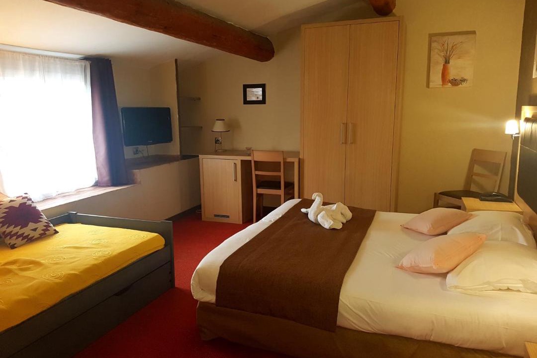 Photo of Bedroom in La Tour-d'Aigues