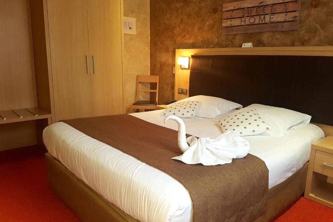 Photo of Bedroom in La Tour-d'Aigues