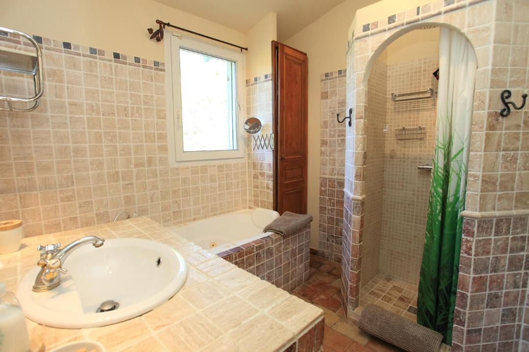 Photo of Bathroom in Saumane-de-Vaucluse