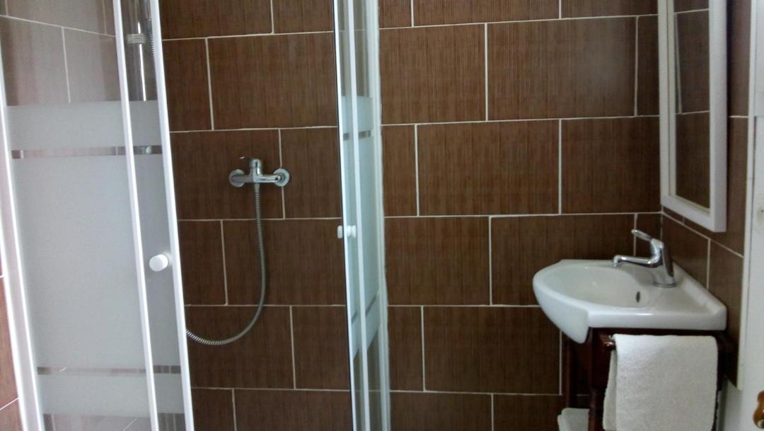 Photo of Bathroom in Ledenon