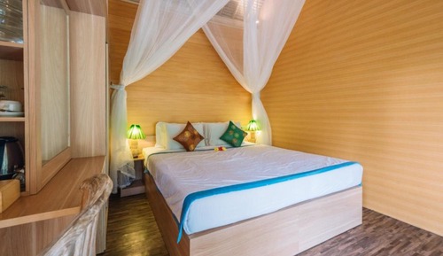 Double Room with Balcony and Jungle View