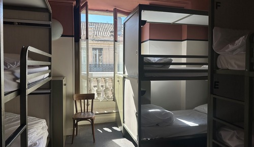 Room, Mixed Dorm