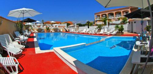 Apartment with Pool View 