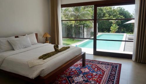 Queen Room with Pool View