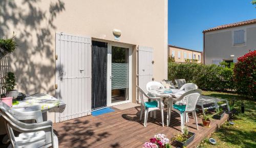 Villa with Garden View