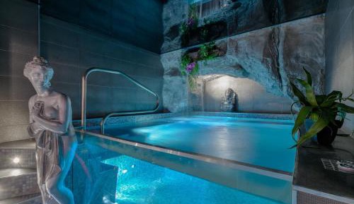 Suite with Private Pool