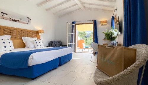 Junior Suite with Terrace with Garden View