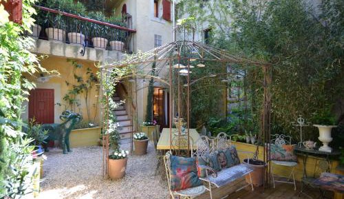 Apartment with Garden View