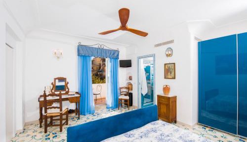 Double Room with Balcony and Sea View