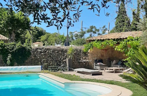 Mondragon House | Mas au Coeur D'un Village Provençal