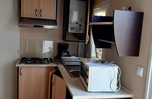 La Roque-d'Antheron House | Mobil-home 'Le 147 Aux Iscles' with Shared Pool, Private Terrace and Air Conditioning