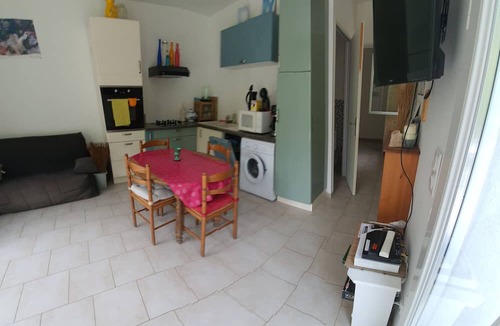 Saint-Martin-de-Castillon House | Holiday Home 'Hanna En Luberon - Le Boisset' with Mountain View, Wi-Fi and Air Conditioning
