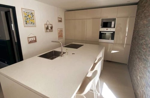 Fos-sur-Mer Villa | Grande Maison Près de la Plage, 8 Personnes