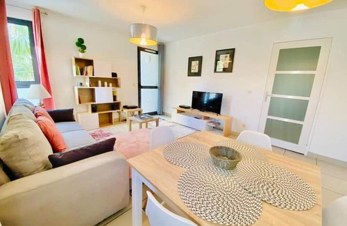 La Gare Apartment | 2-BEDROOM CITY CENTER APARTMENT WITH BALCONY AND ELEVATOR