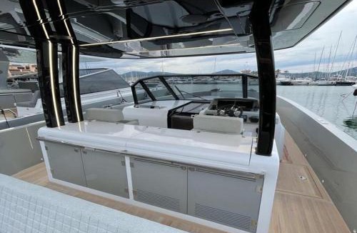 7th Arrondissement Boat Rental | Yacht Med 42