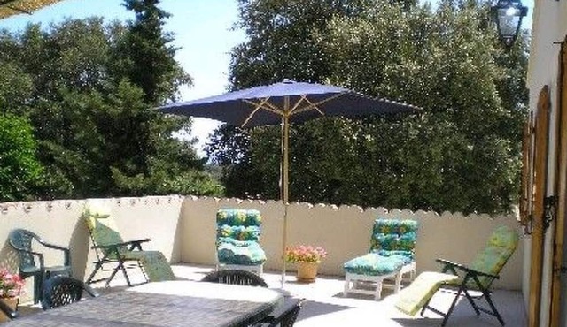 mit Pool am Fuße des Mt Ventoux by Interhome
