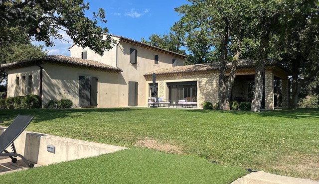 Villa Pesquier - A Getaway in the Heart of the Vineyards