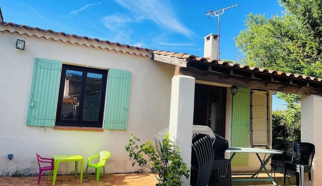 A quiet family home between Aix-en-Provence and the Luberon in Saint-Cannat