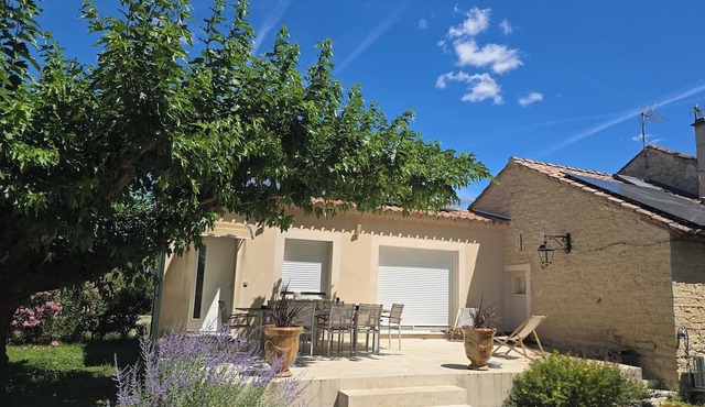 3-bedroom house with a private pool and garden in Monteux!